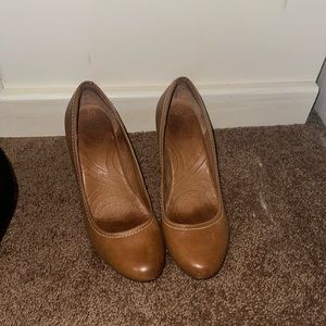 Clarks light brown leather wedges 6.5